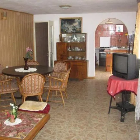 Goscinne - Urle Hostel *